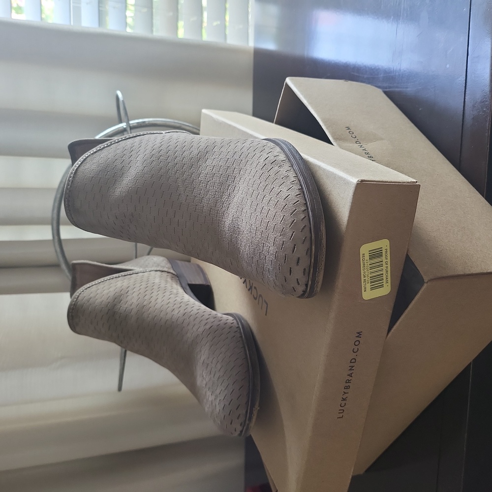 Lucky ANKLE BOOT.